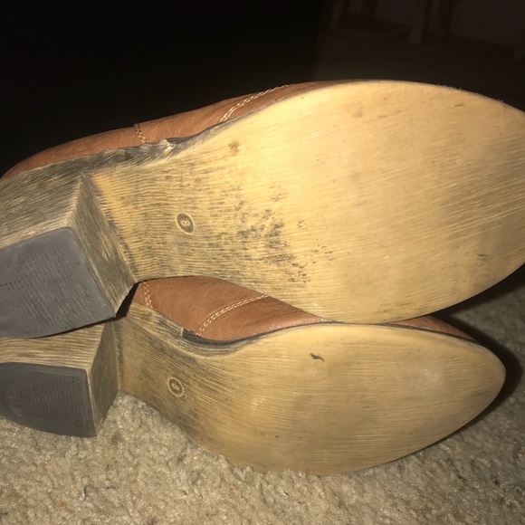 Women’s Tan Boots - Picture 3 of 6